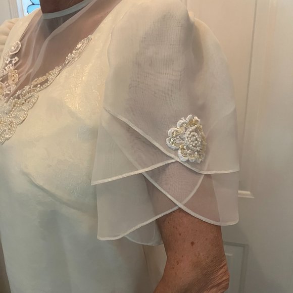 Ivory Custom Made Wedding/Formal Gowwn Approx Size 12 - Picture 4 of 10